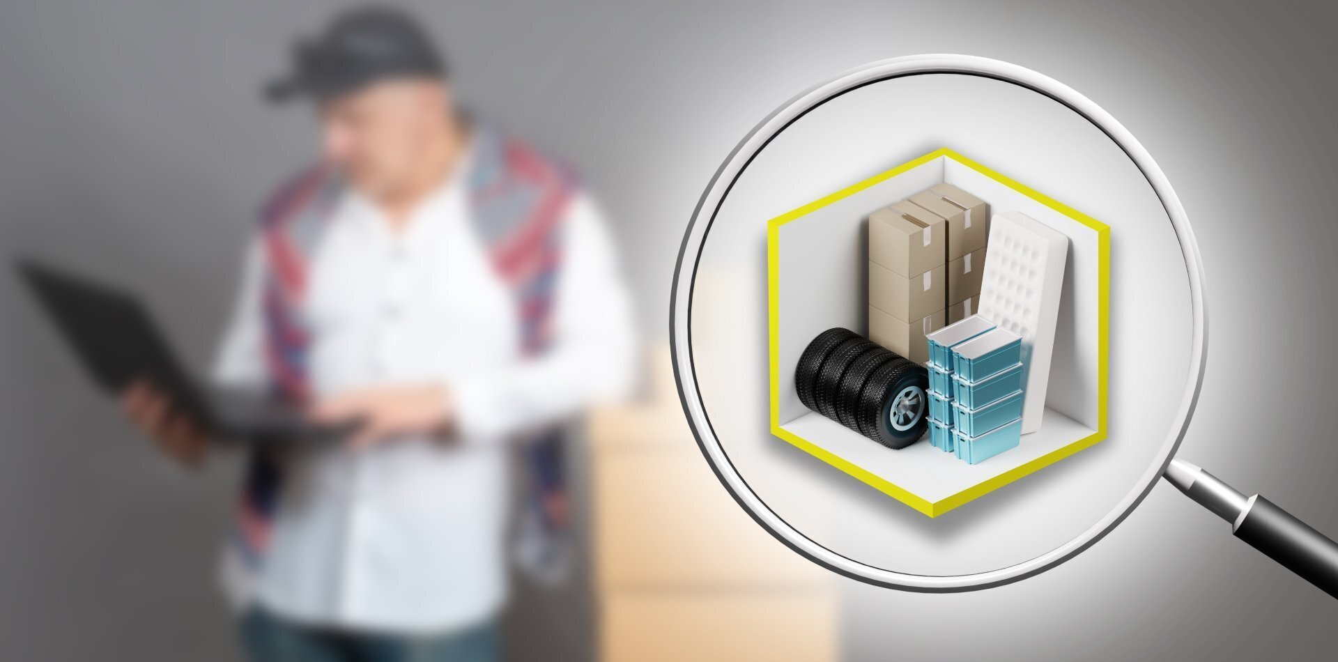 Mann mit Laptop und eingelagerte Gegenstände